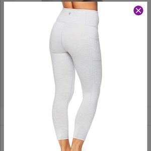 NEW WITH TAGS Medium Gaiam Capri grey leggings